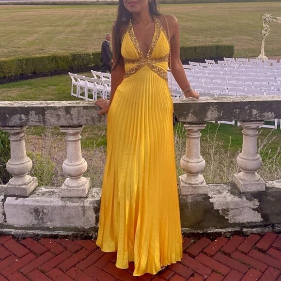 Niki by Niki Livas Formal Gown Maxi Dress US 4 Gold Yellow Halter Pleated Prom - Picture 1 of 15